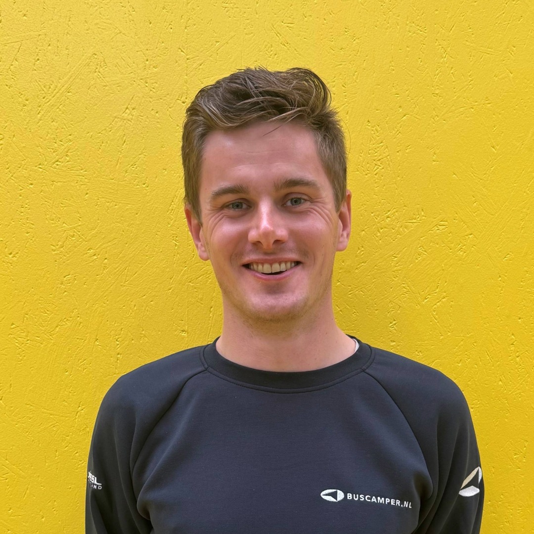 Lars werkplaats receptie Lars adviseur bij Buscamper Nederland