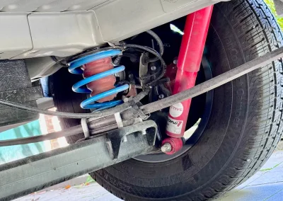 Koni FSD-schokdempers en hulpveren onder de Pössl Roadcruiser