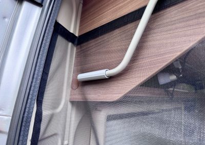 Muggennet bij de achterdeuren van de Pössl Roadcruiser