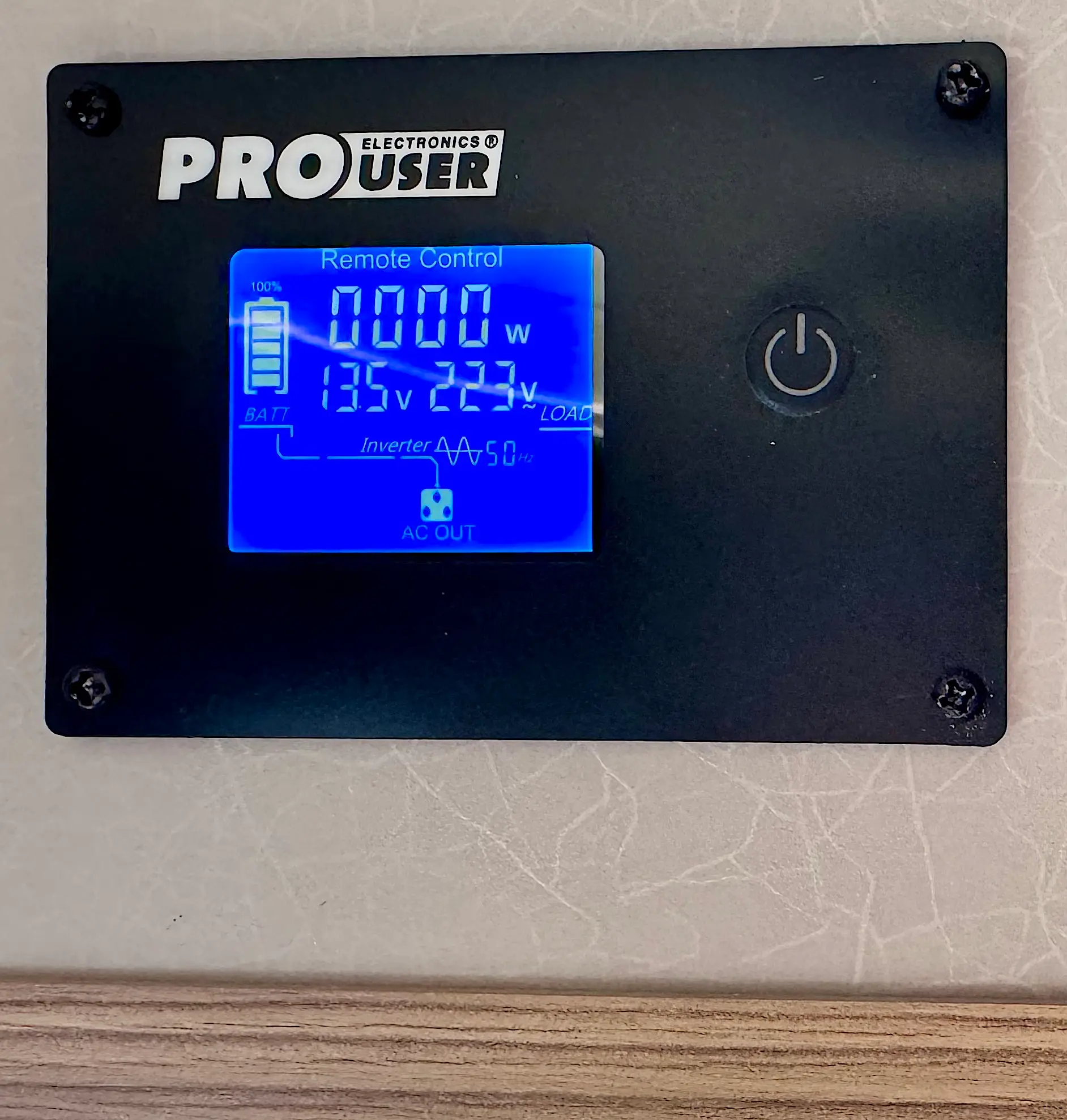 1000 watt omvormer en lithiumaccu in de Pössl Roadcruiser