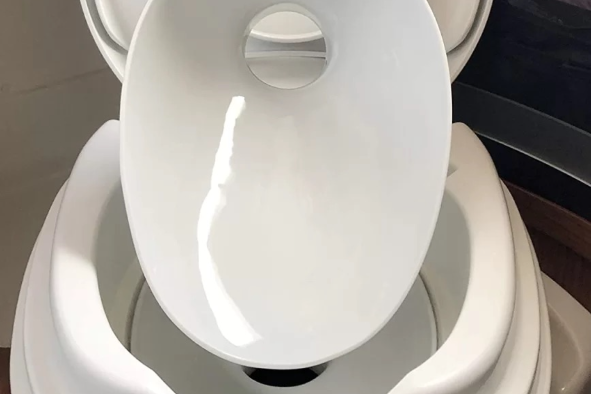 Thetford Twusch in het toilet van de Pössl Roadcruiser