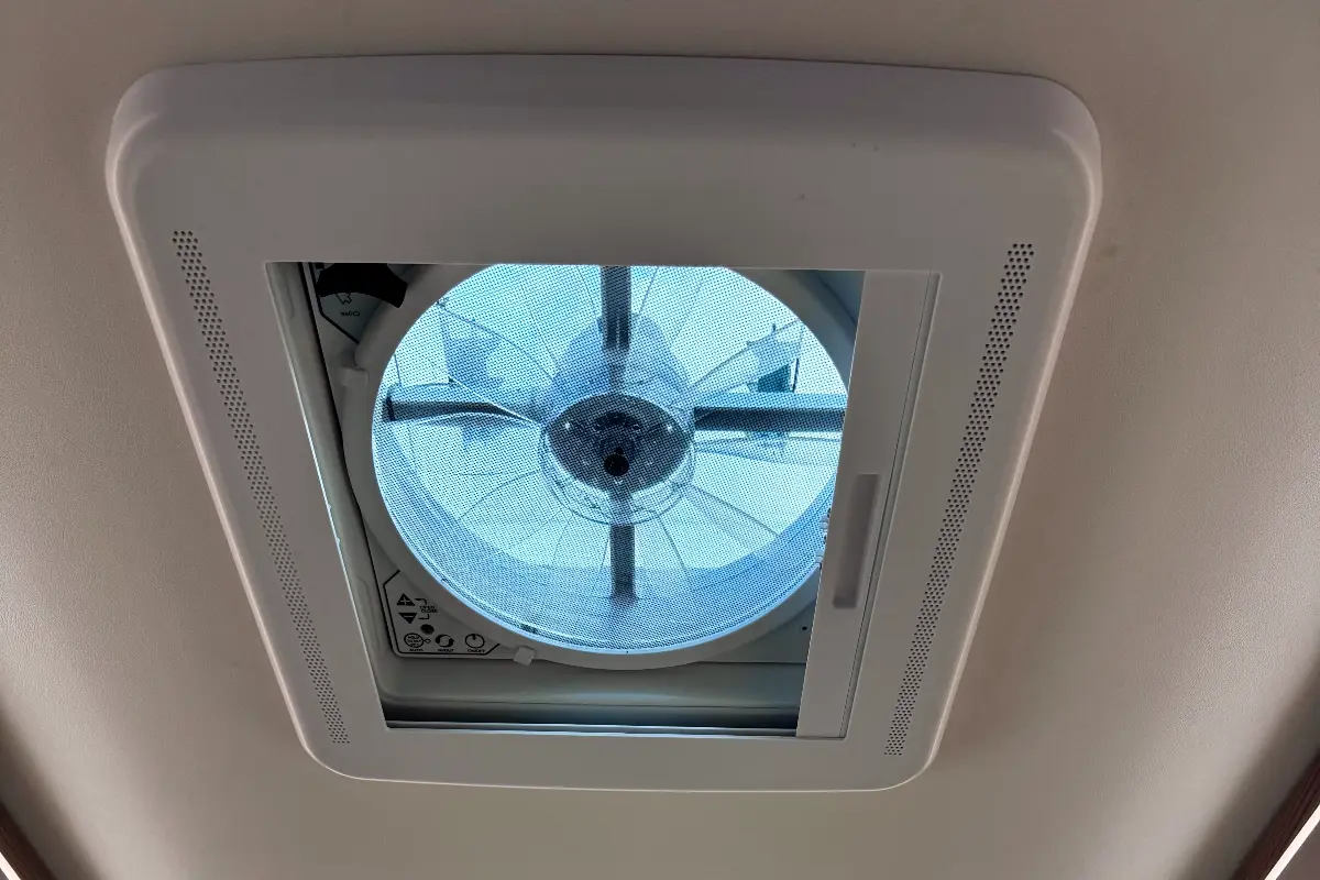 MaxxFan dakventilator in de Pössl Roadcruiser
