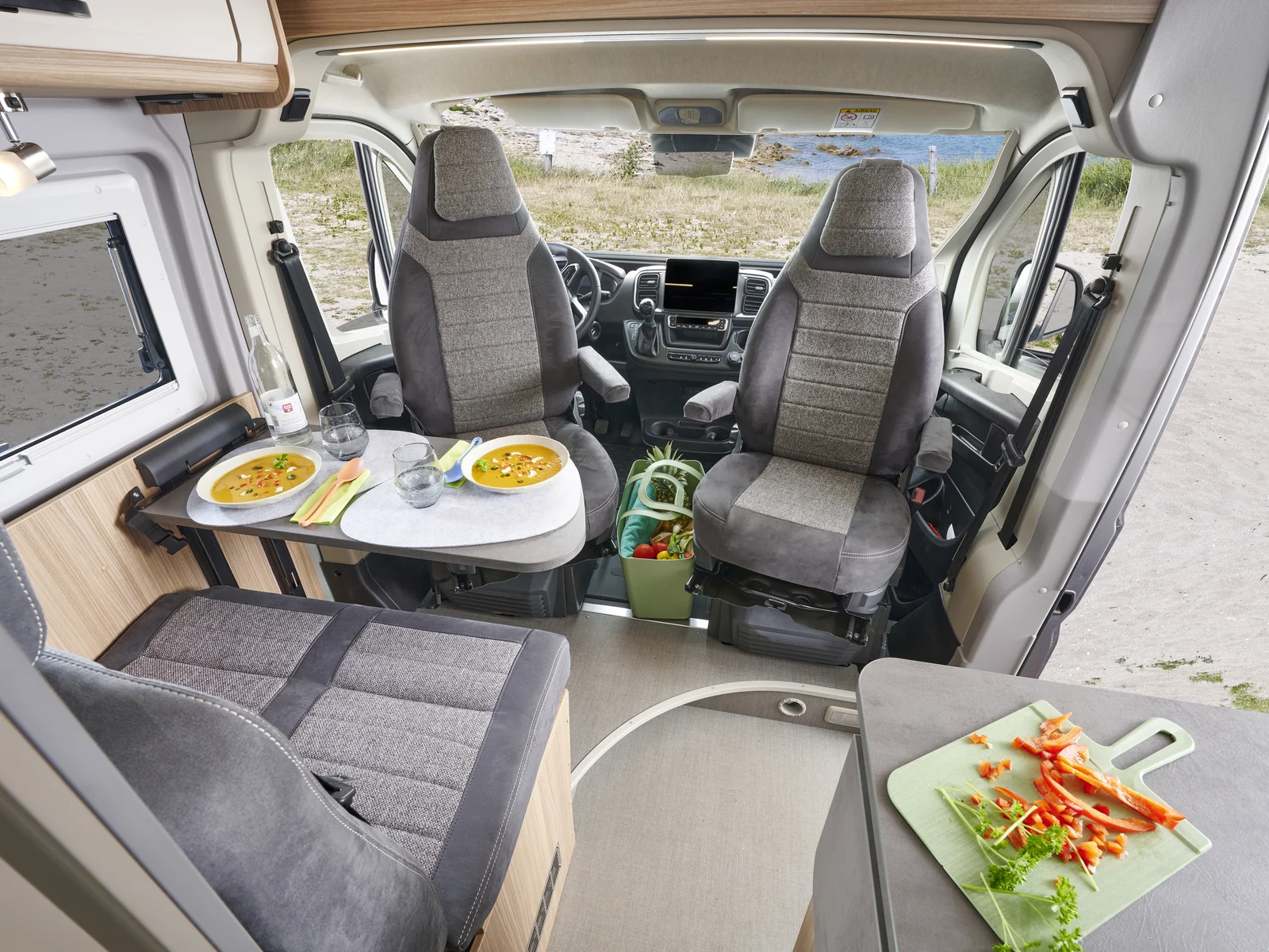 summit600l_interieur Zitgroep in de Pössl Summit 600 L