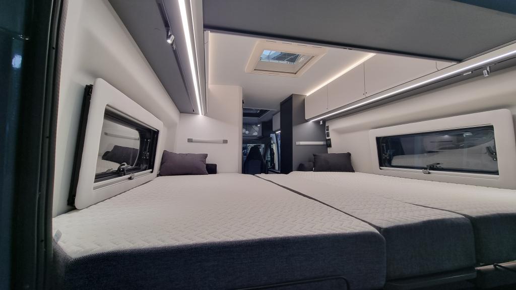 adria-twin-supreme-640-slb-13