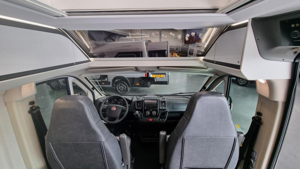 adria-twin-supreme-640-slb-15