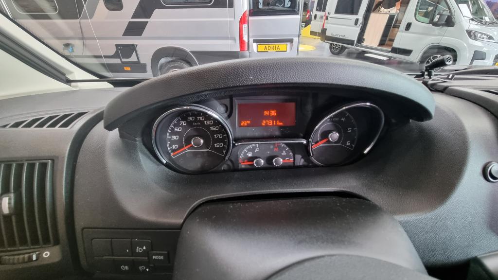 adria-twin-supreme-640-slb-17