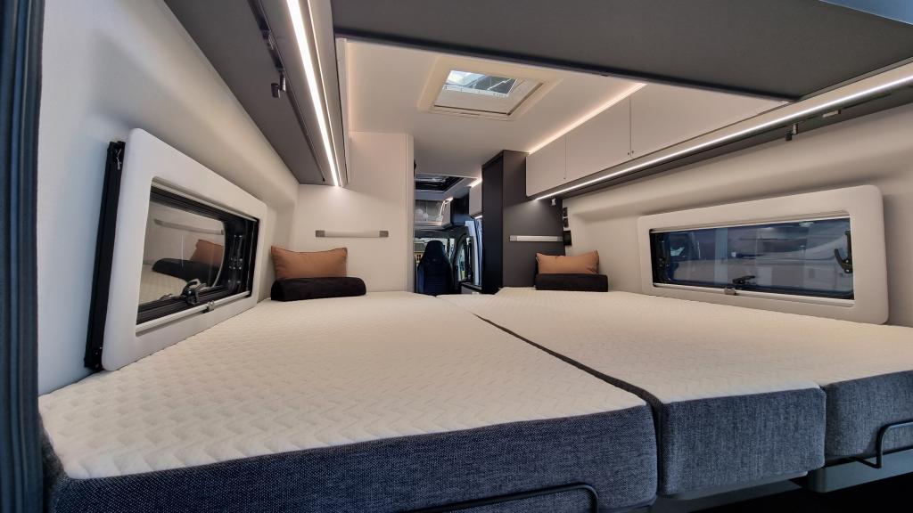 adria-twin-supreme-640-slb-12