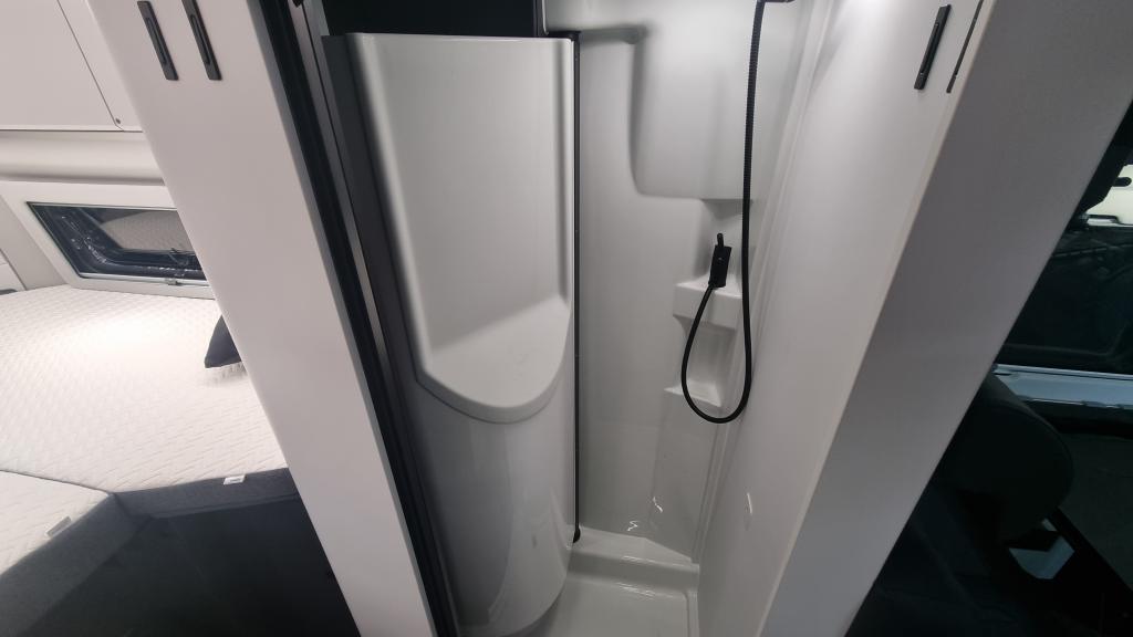 adria-twin-supreme-640-slb-7