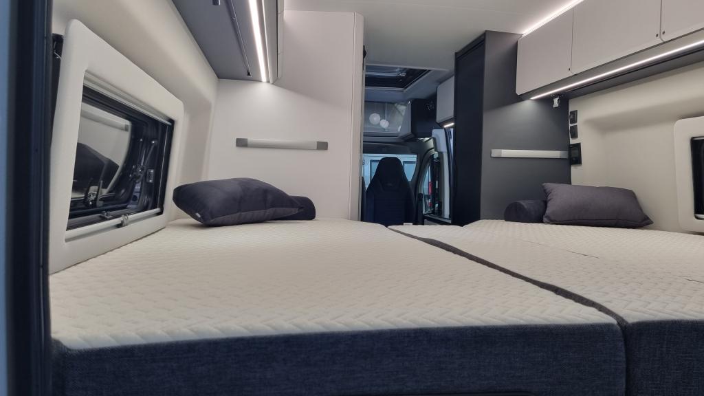 adria-twin-supreme-640-slb-13