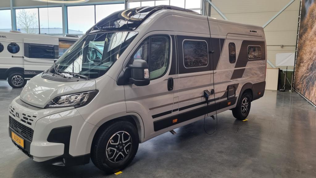 adria-twin-supreme-640-slb-25