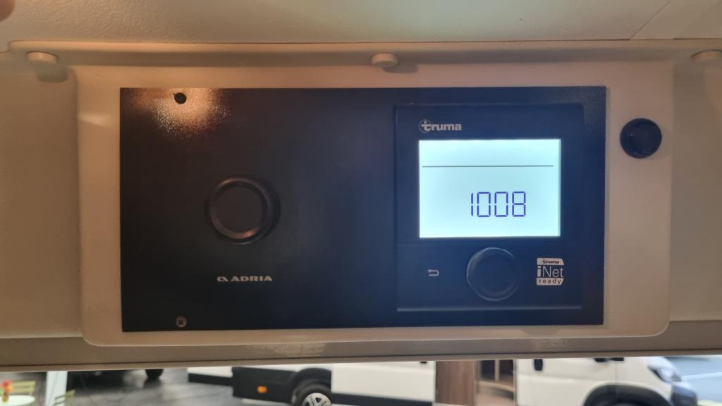 adria-twin-640-slx-buscamper-17