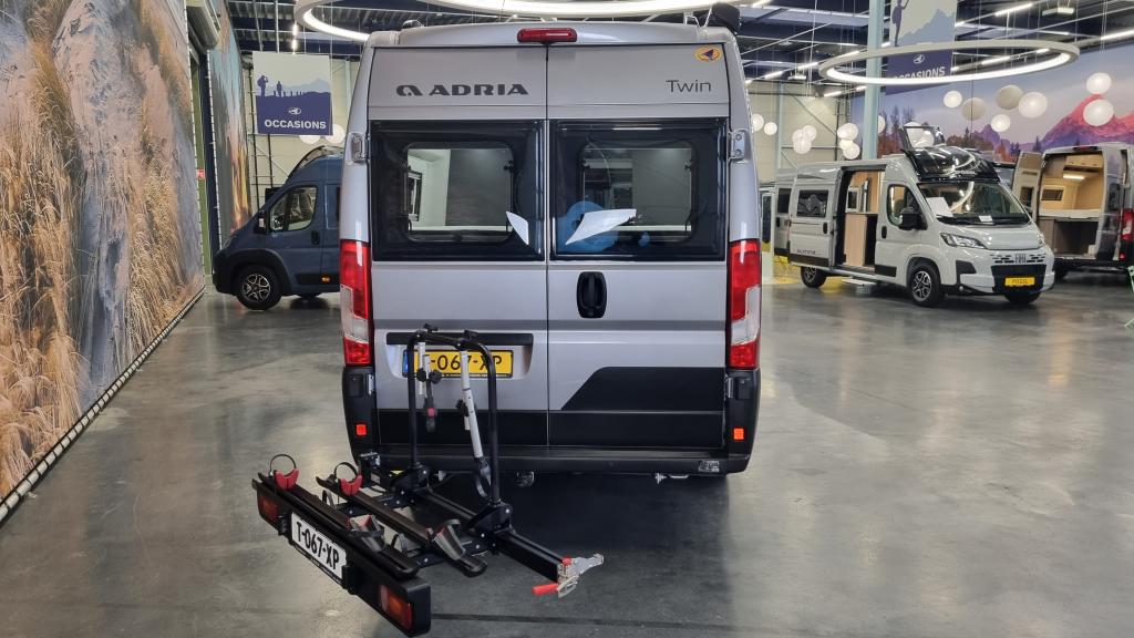 adria-twin-supreme-640-slb-11