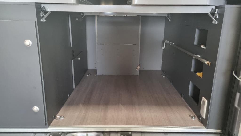 adria-twin-supreme-640-slb-13