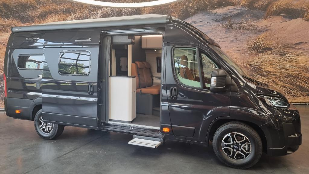 adria-twin-supreme-640-sgx-poptop-roof-1