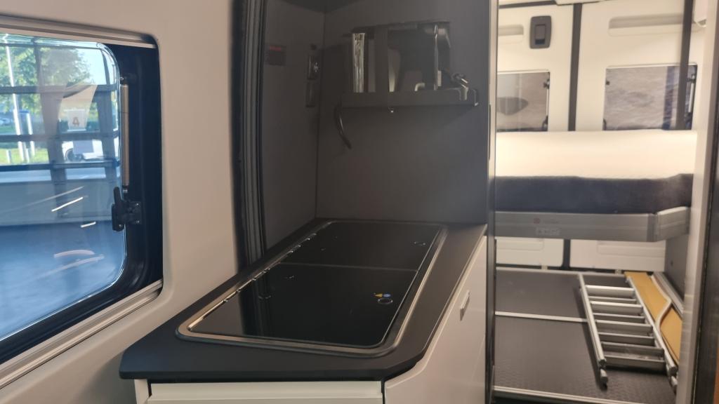 adria-twin-supreme-640-sgx-poptop-roof-4