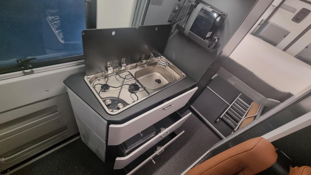 adria-twin-supreme-640-sgx-poptop-roof-5