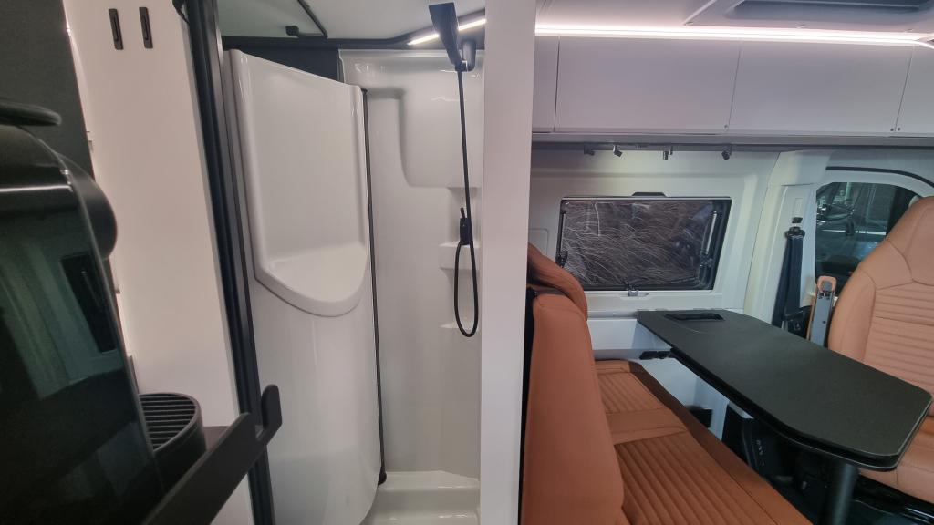adria-twin-supreme-640-sgx-poptop-roof-8