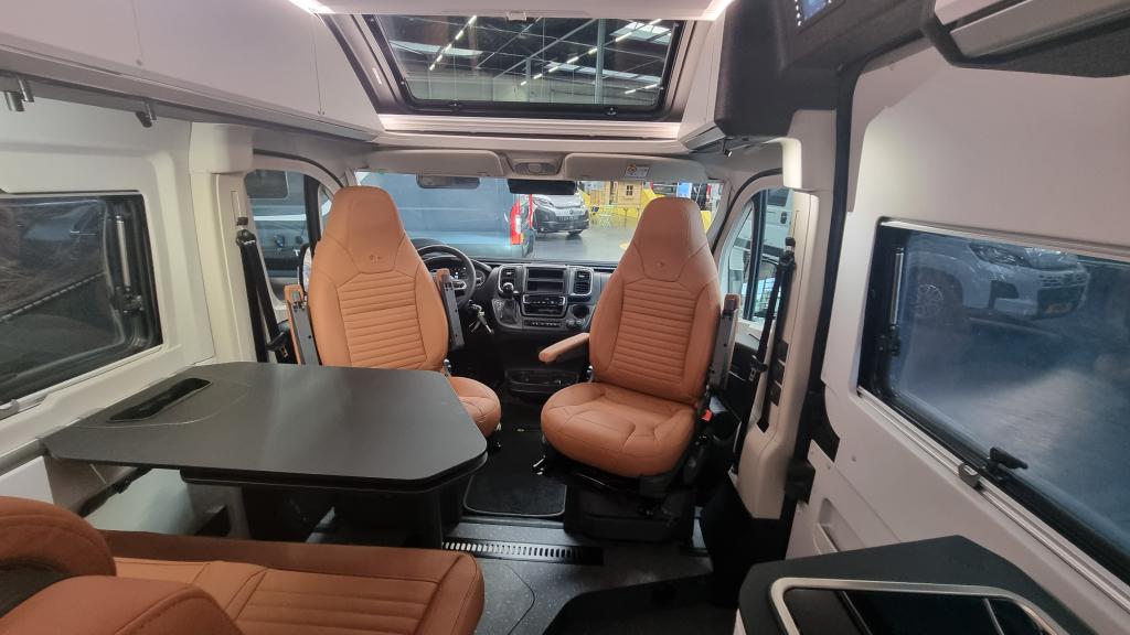 adria-twin-supreme-640-sgx-poptop-roof-15
