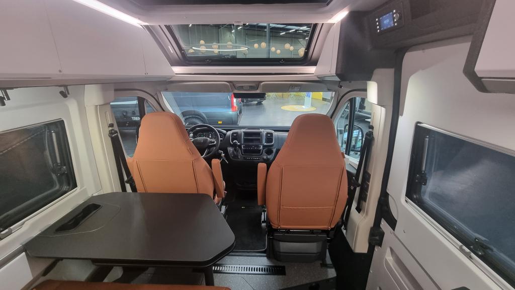 adria-twin-supreme-640-sgx-poptop-roof-16