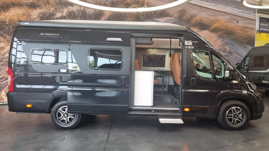 adria-twin-supreme-640-sgx-poptop-roof-23