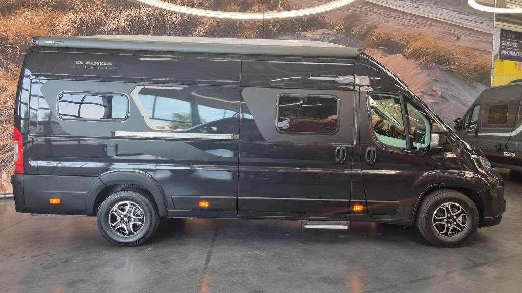 adria-twin-supreme-640-sgx-poptop-roof-24