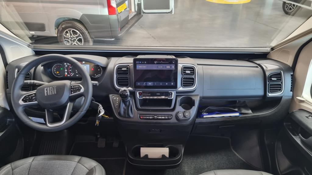 adria-twin-600-spb-16