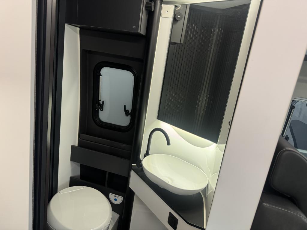 adria-twin-supreme-640-slb-13